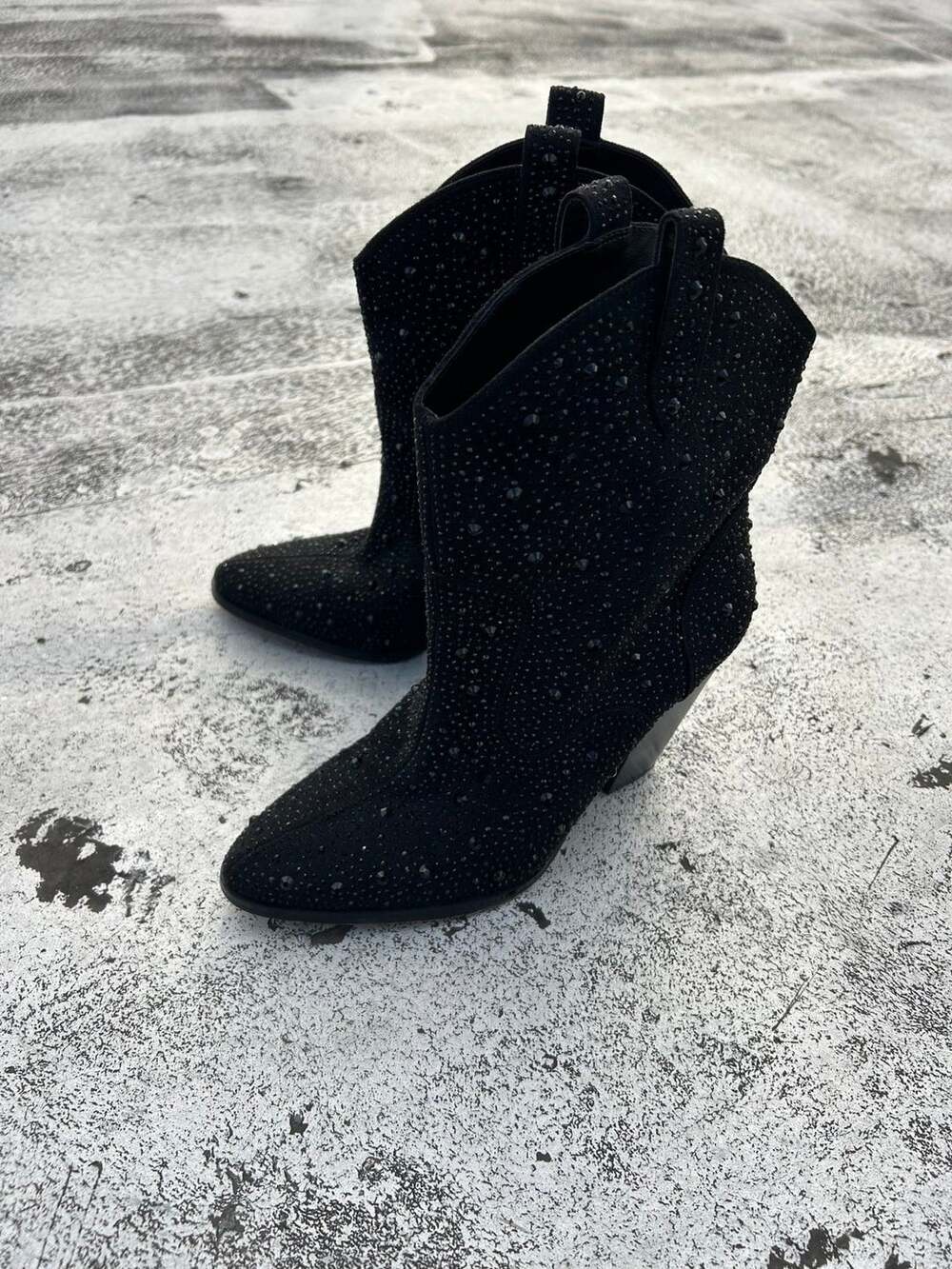 Jessica Simpson Black Studded Western
Ankle Boots - Size 8.5M